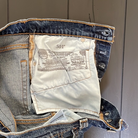 Levi’s 501 Jean Shorts - Picture 3 of 5